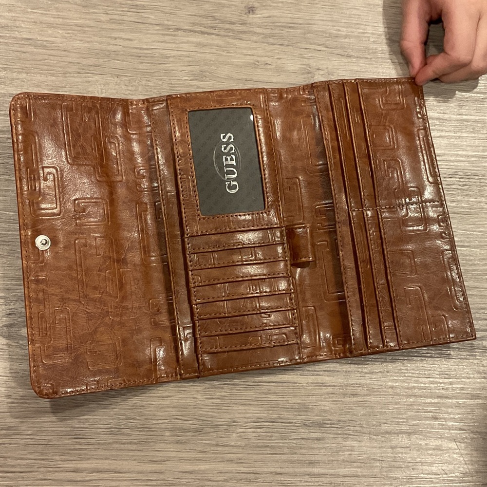 Guess Wallet - Picture 2 of 3